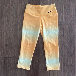 Nike Dri Fit cropped leggings. Size small. Worn once.